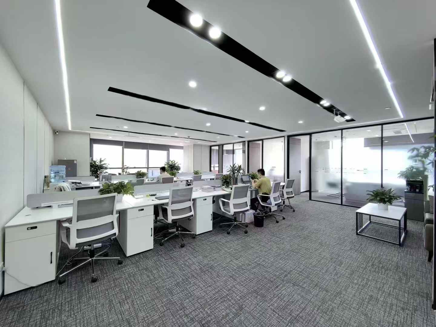 金融城看交子之环户型 316平 4隔间28工位 视野绝佳 双面采光 近地铁 老板间视野安逸 东方希望中心办公室出租