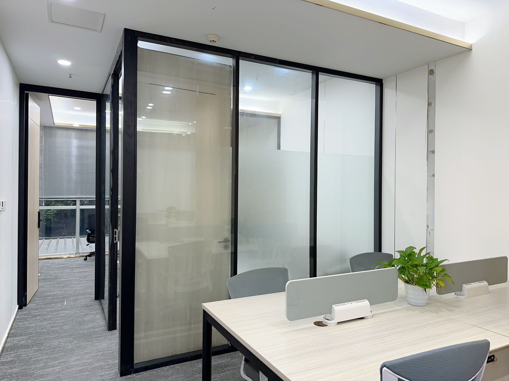 5号线骑龙地铁 套租含物业费 创业小户型 2隔间6工位 家具配齐 稀缺房源 欢迎咨询 美行中心办公室出租