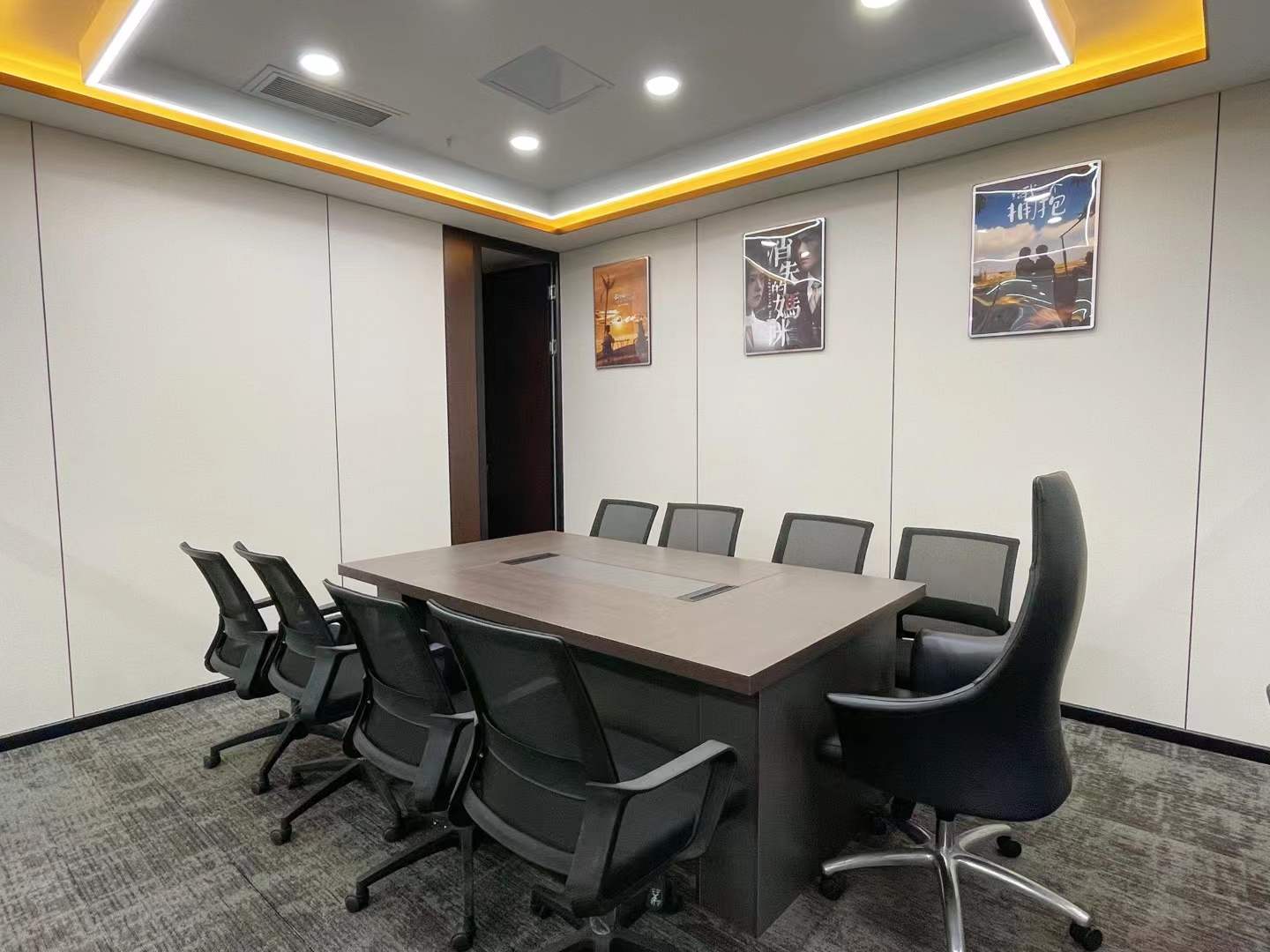 金融城高性价比房源 240平 4隔间20工位 双面采光 视野巴适 东方希望中心办公室出租