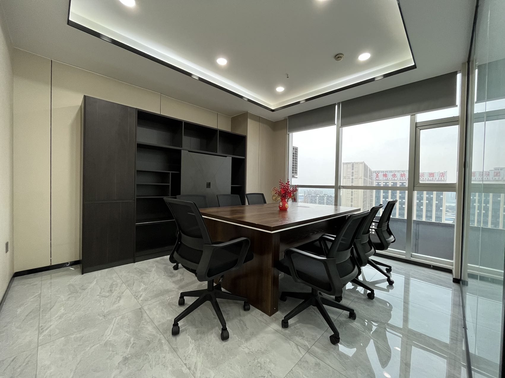 5号线骑龙地铁 套租含物业费 2隔间12工位 视野巴适 稀缺房源 欢迎咨询 美行中心办公室出租