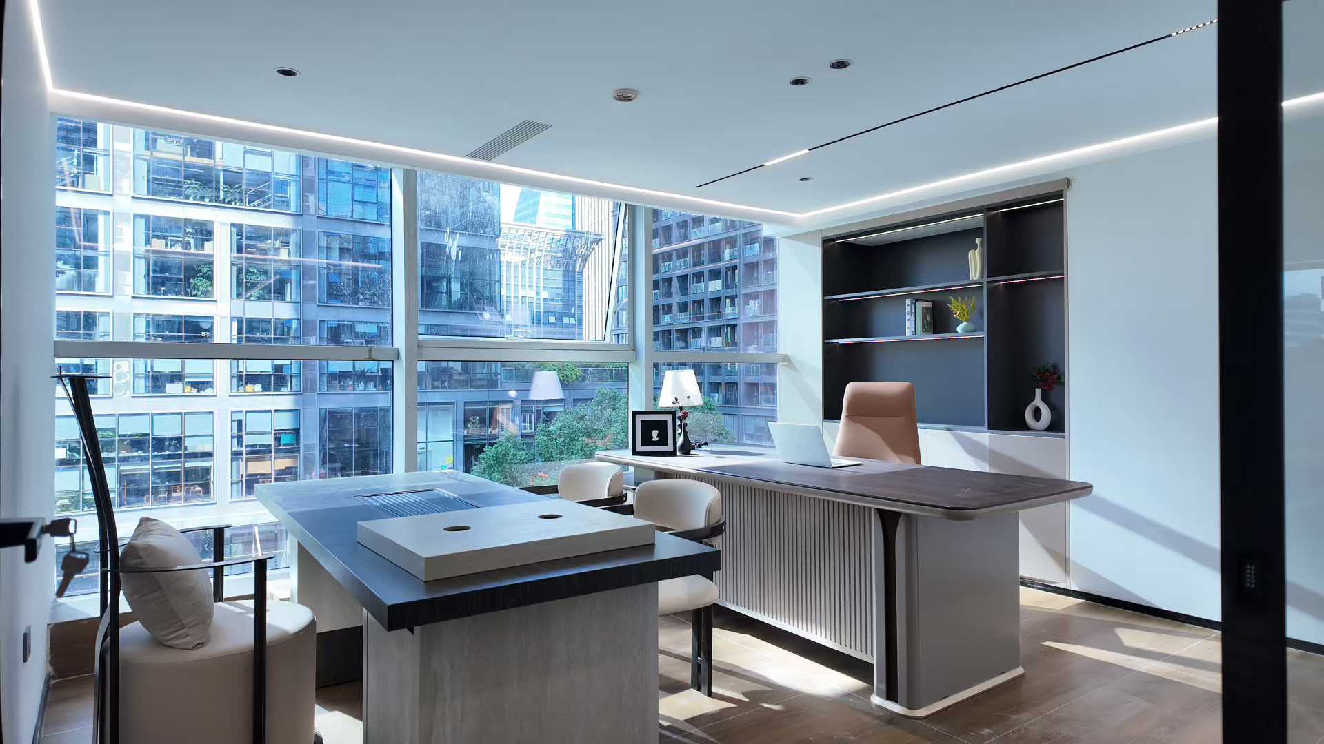 天府三街地铁三四百米 24小时空调楼盘 305平 5隔间42工位 双面采光 精装带家具 带共享露天花园 福年广场办公室出租