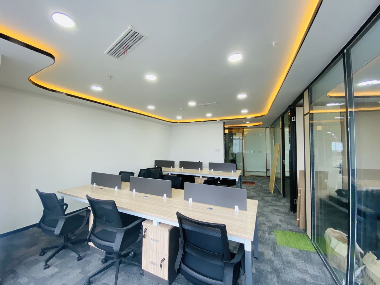 成华区紧邻东郊记忆 杉板桥地铁四五百米 127平 2隔间18工位 高区视野无遮挡看河 拎包入住 多弗国际办公室出租