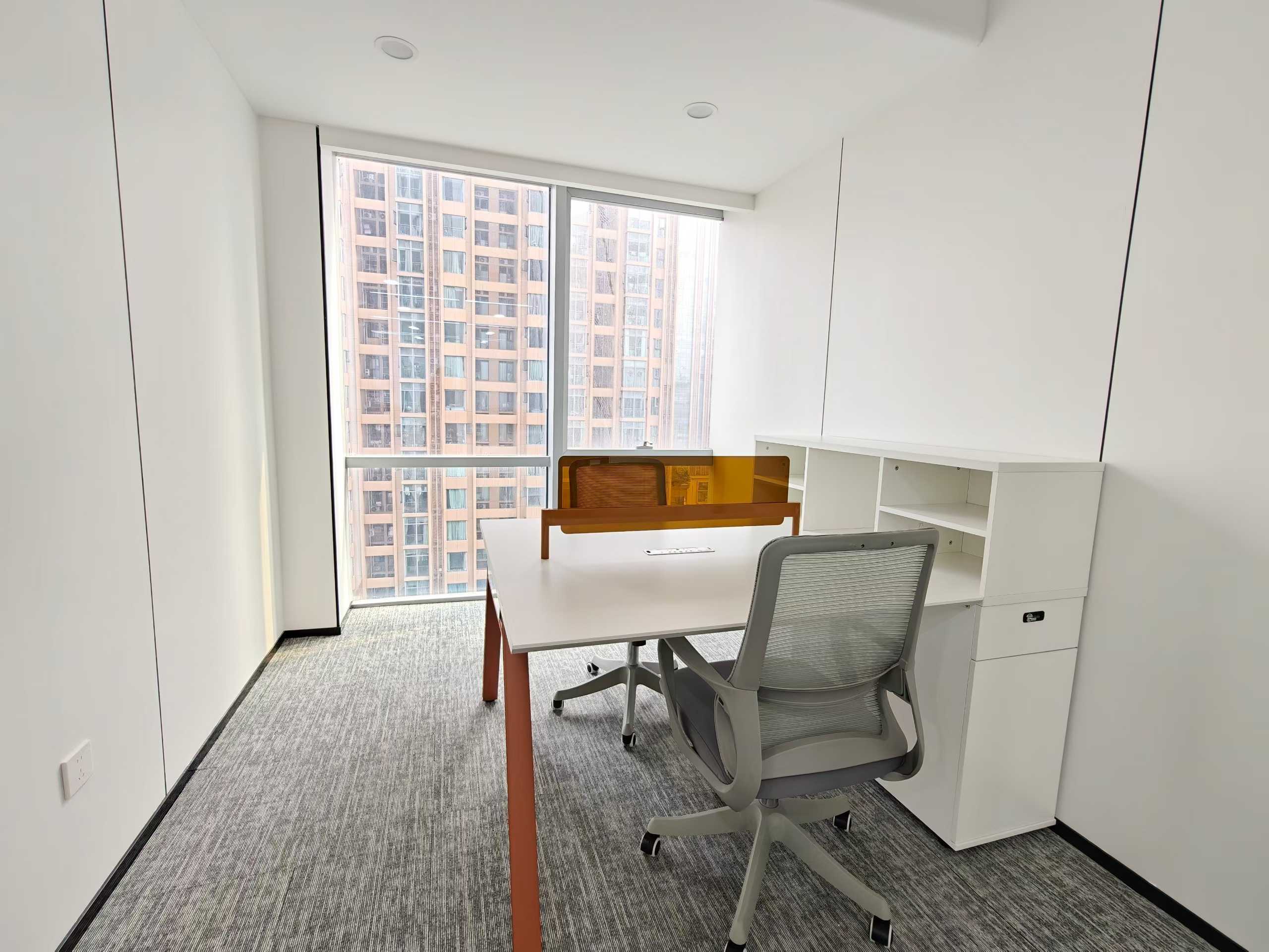 天府二街 整栋运营楼盘 176平方 2隔间18工位带接待区 大小面积均有  拎包入住 雄川金融中心办公室出租