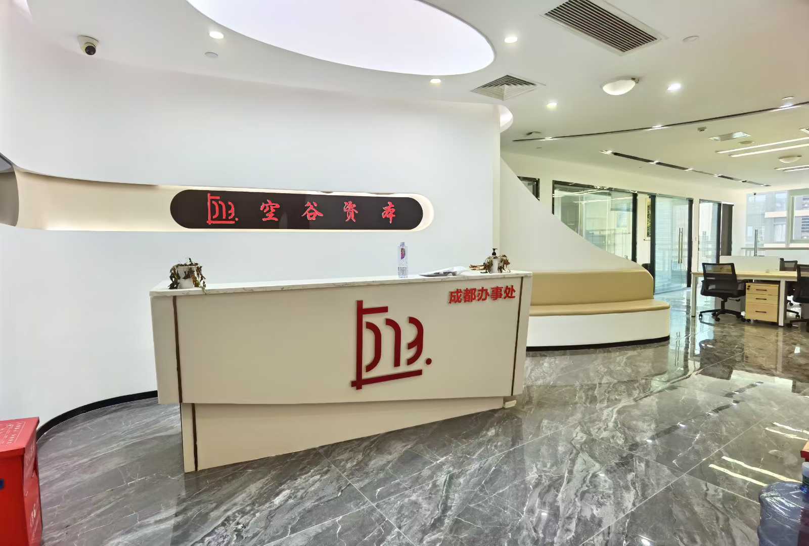 成华区超甲 241平 3隔间1会议室30工位 地铁口 精装带家具 24小时空调 成华万科大厦 写字楼租赁 无中介费