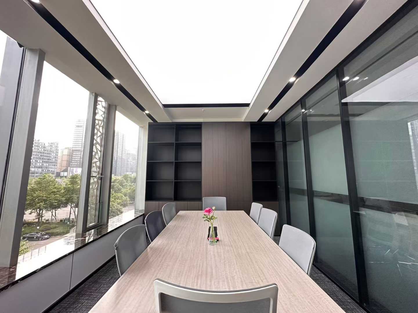 金融城核心CBD 248平 3隔间20工位+带会议室 户型方正 没什么浪费 低区可走楼梯 不拥挤 中航国际广场办公室出租