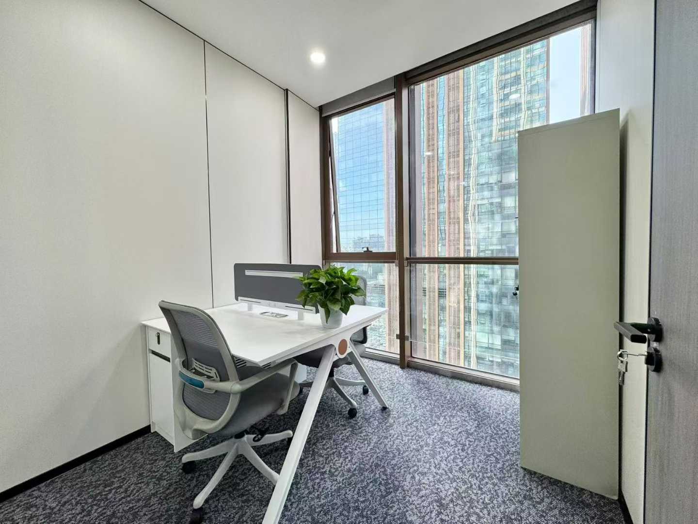 高新区世纪城地铁口 服务面积380平 7隔间 32工位 双面彩钢 特价出租 视野巴适 东方希望天祥办公室出租