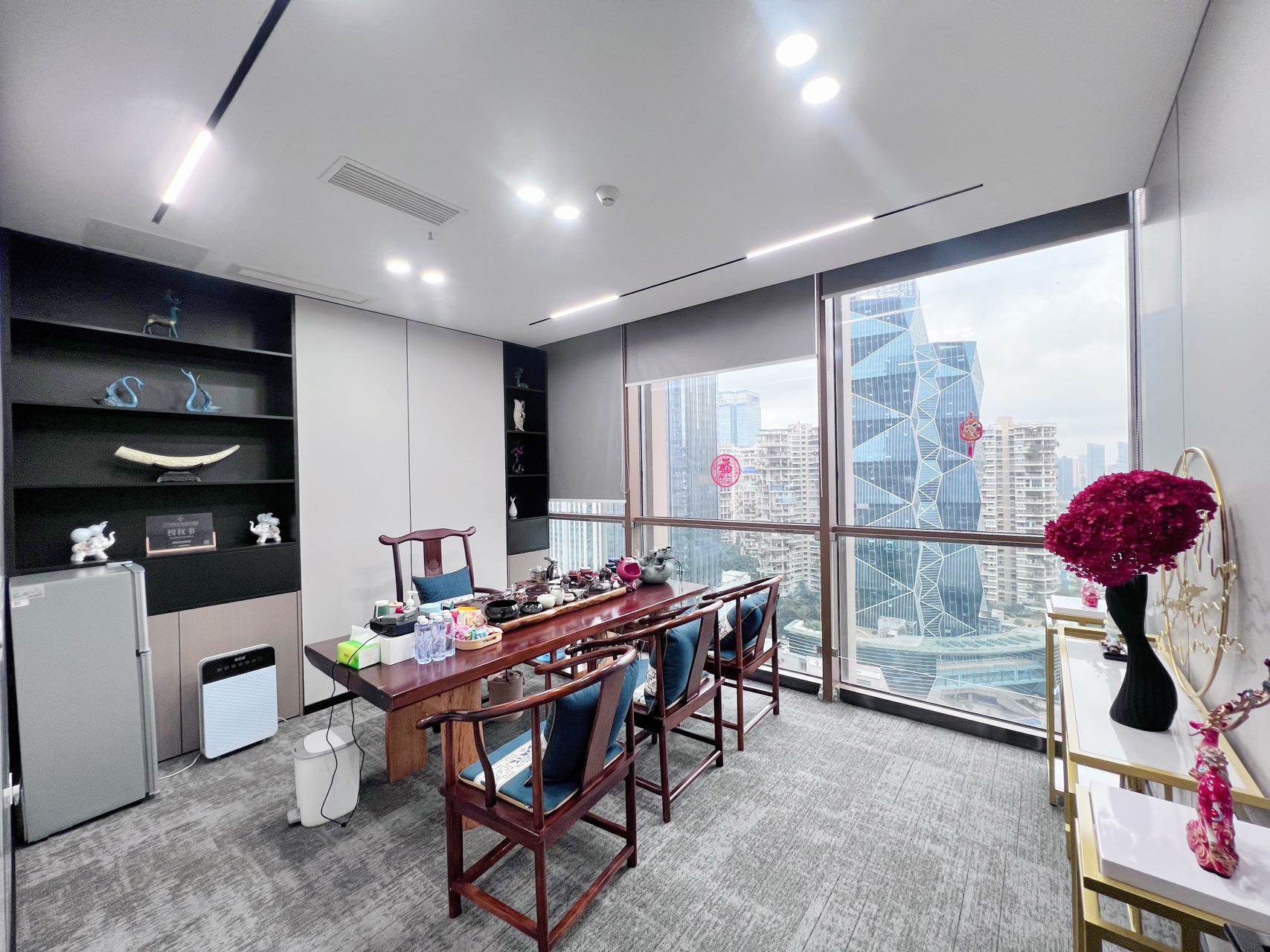 高新区世纪城地铁口 套租 7隔间30工位 东南双面采光 楼王户型 视野巴适 超大隔间 东方希望天祥办公室出租