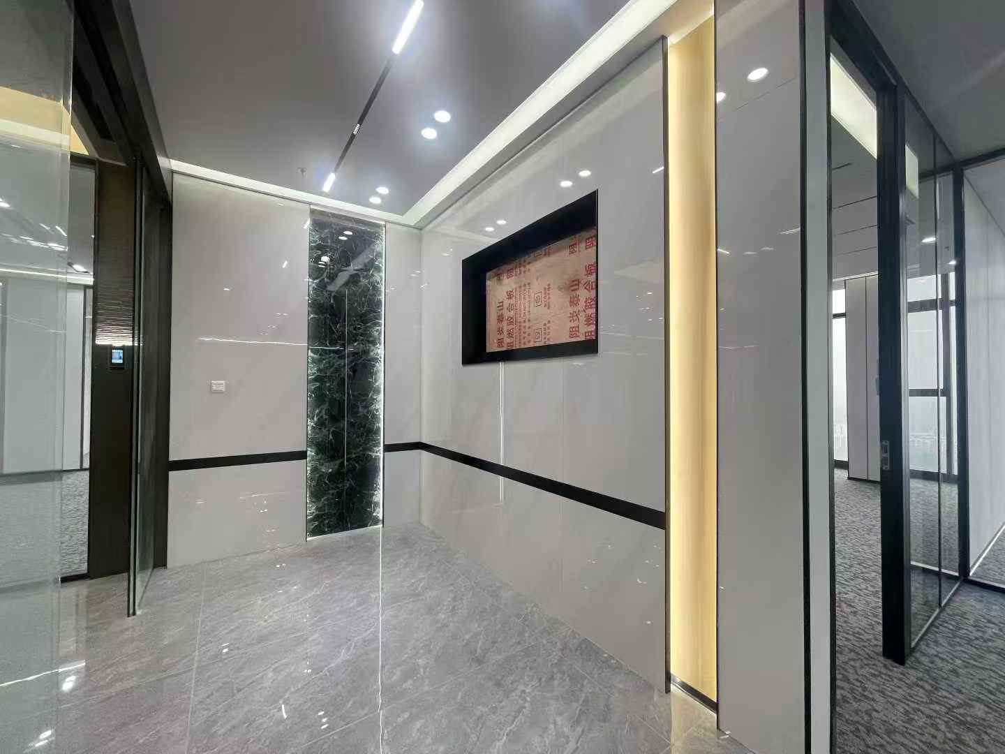 成华区十里店地铁口甲级楼盘 289平 4隔间30工位 高区视野无遮挡 大隔间 龙腾广场办公室出租