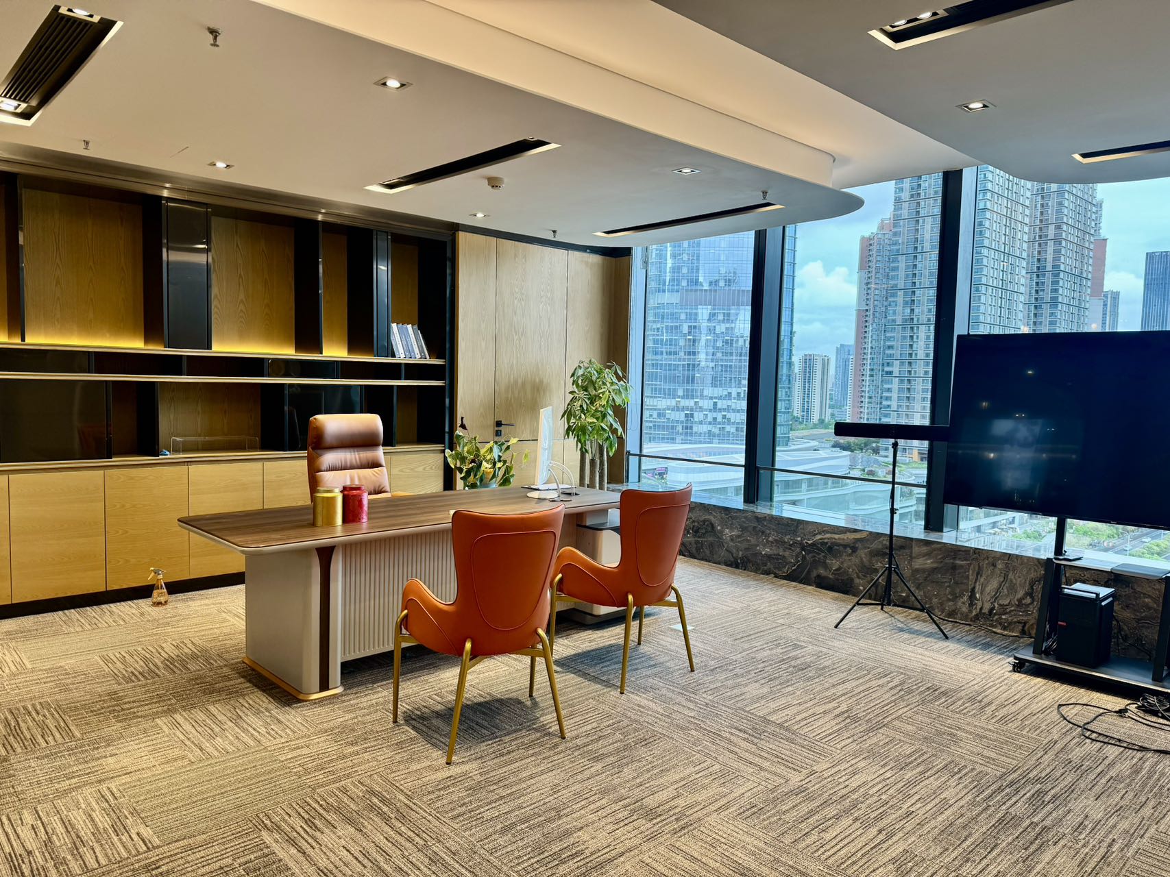 攀成钢超甲 品质装修 仅此一套 607平方 4隔间60工位带休息区 奢华前台 品质与形象的完美结合 环球都汇广场办公室出租