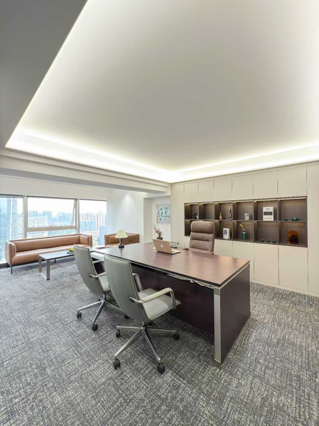 天府三街高品质跃层户型 使用面积520平 8隔间50工位 正对电梯口 带家具 视野巴适 福年广场办公室出租