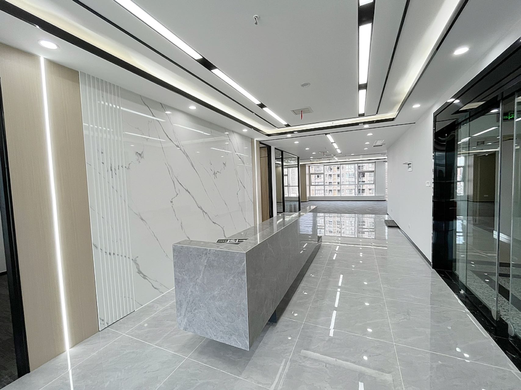 锦江区红星国际253平精装办公室带家具 户型方正 采光通透 电梯口户型