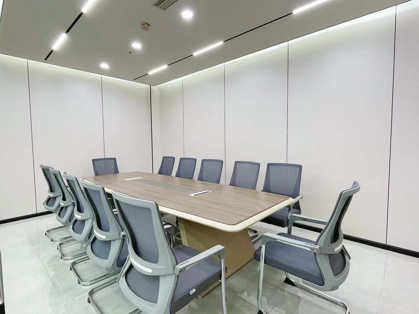 金融城稀缺小户型 24小时空调 正朝南 按套出租 报价含物业费 3隔间12工位 干净透亮 誉峰M3办公室出租