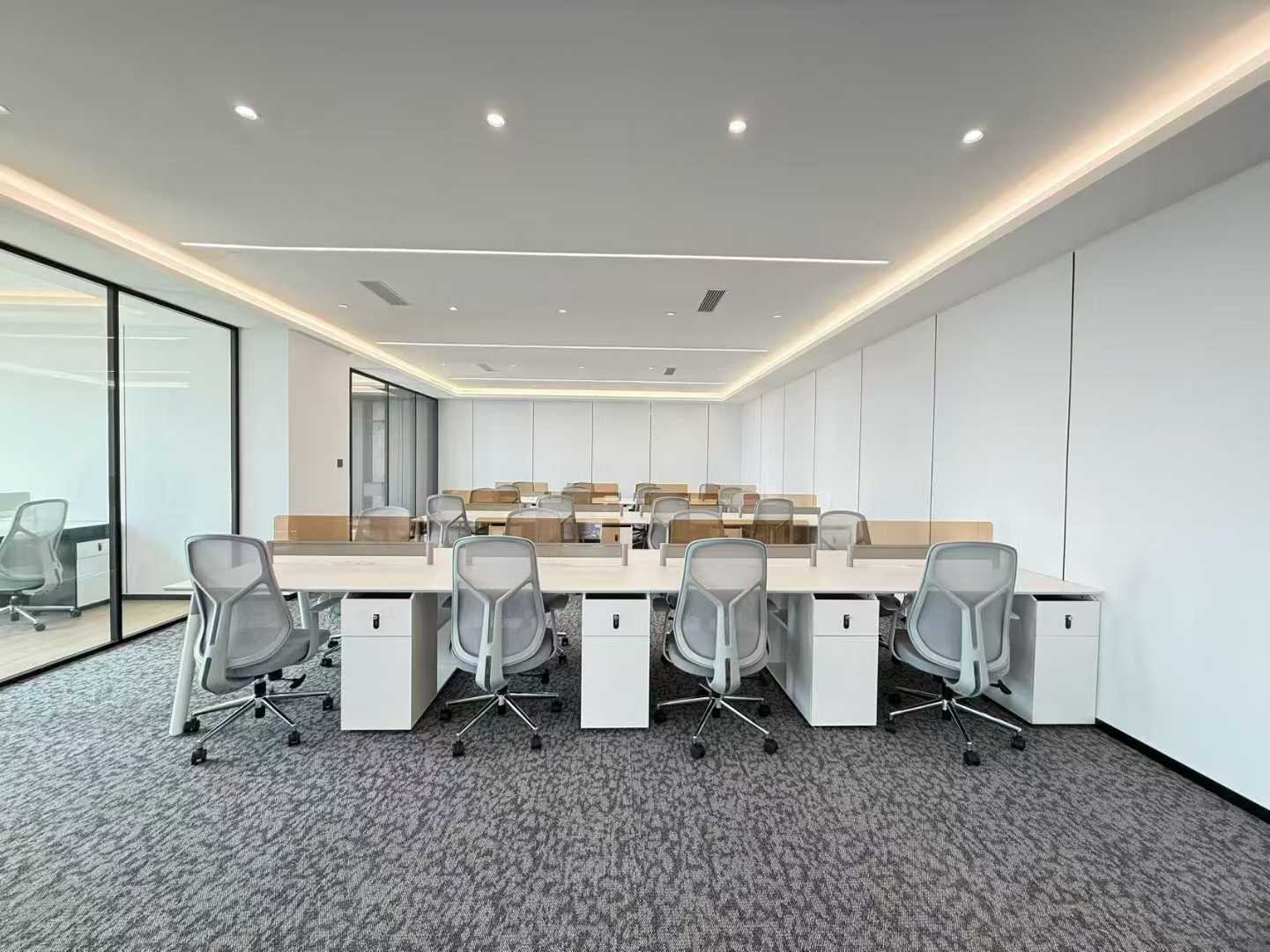 高新区孵化园核心CBD精致户型出租 338平 5隔间28工位 电梯口 大气前台 接待办公两不误 中航国际交流中心办公室出租