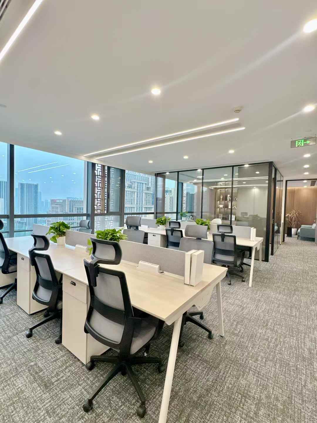 世纪城精装优质户型 天府二街 4隔间14-18工位 中区视野无遮挡 装修巴适 蜀都中心二期办公室出租