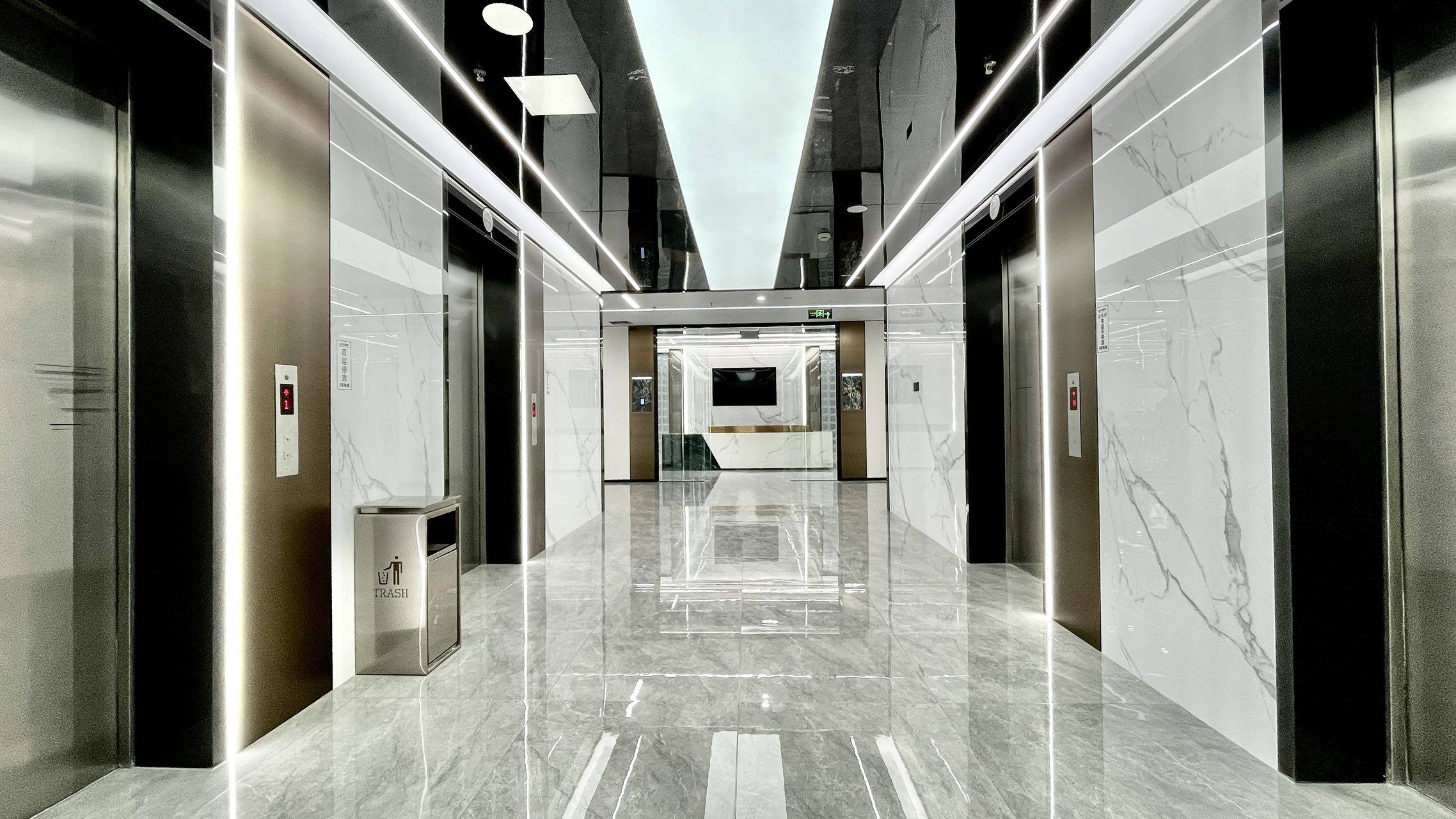 高新区5号线市一医院地铁 177平方 甲写 3隔间18工位 低区 有专用电梯 户型方正 天府新谷办公室出租