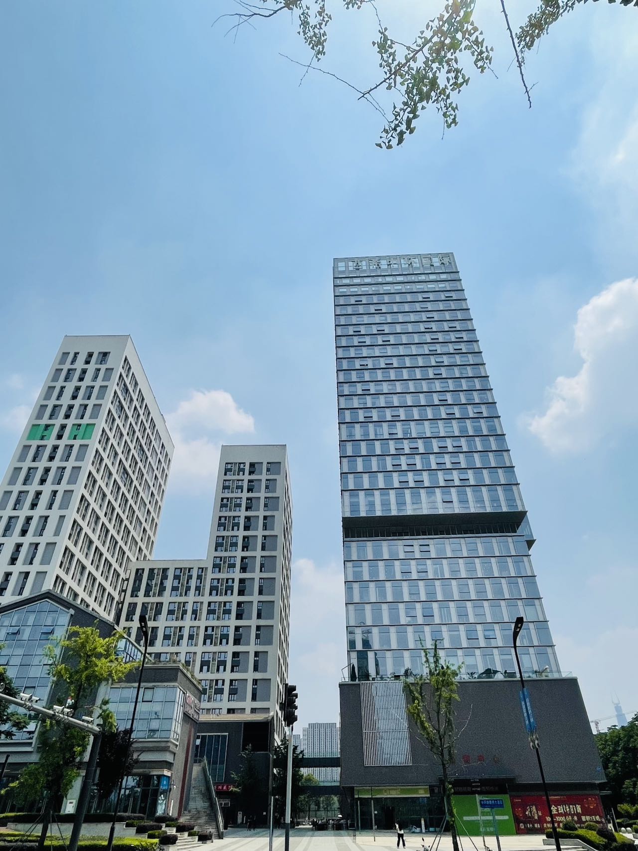 成都东站附近175平方 3隔间12工位 双面采光 24小时空调 双地铁交汇 交通方便  中环国际办公室出租