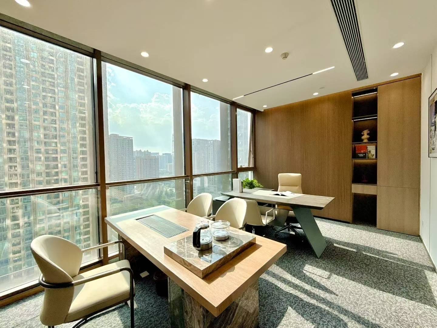 高新区世纪城地铁口 精装小面积 3隔间8-10工位 报价含物业费 大气老板间 东方希望天祥办公室出租