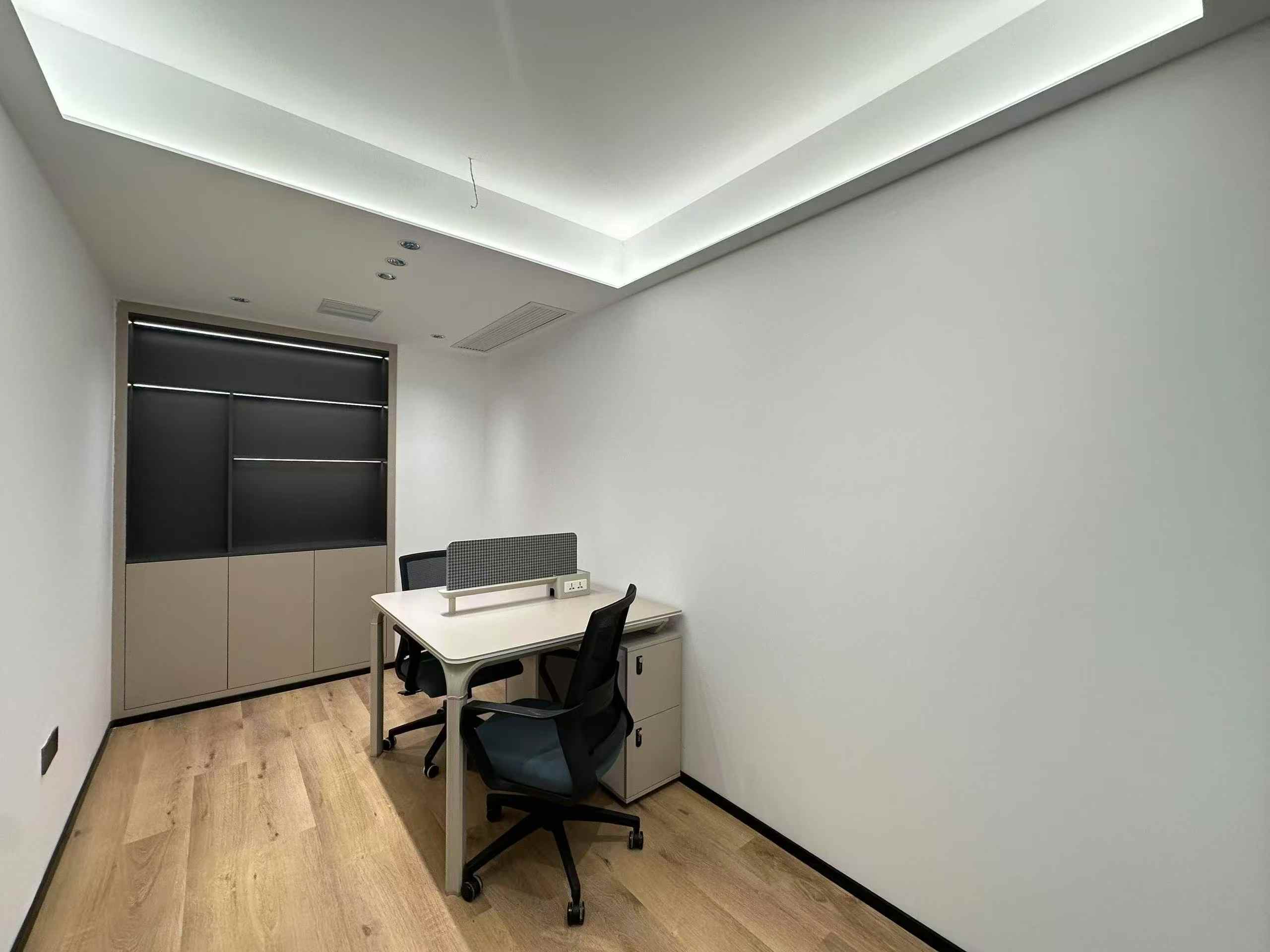 天府三街跃层性价比户型 单层140平实得280平 5隔间30工位+接待区 24小时空调 福年广场办公室出租