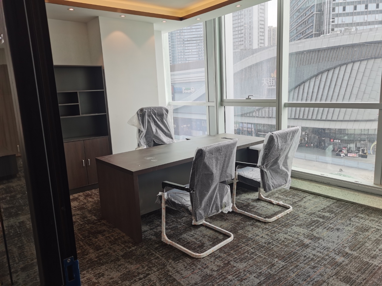 东郊记忆超甲楼宇 244平方 5隔间30多工位 近地铁 24小时空调 带家具 万科天荟大厦办公室出租