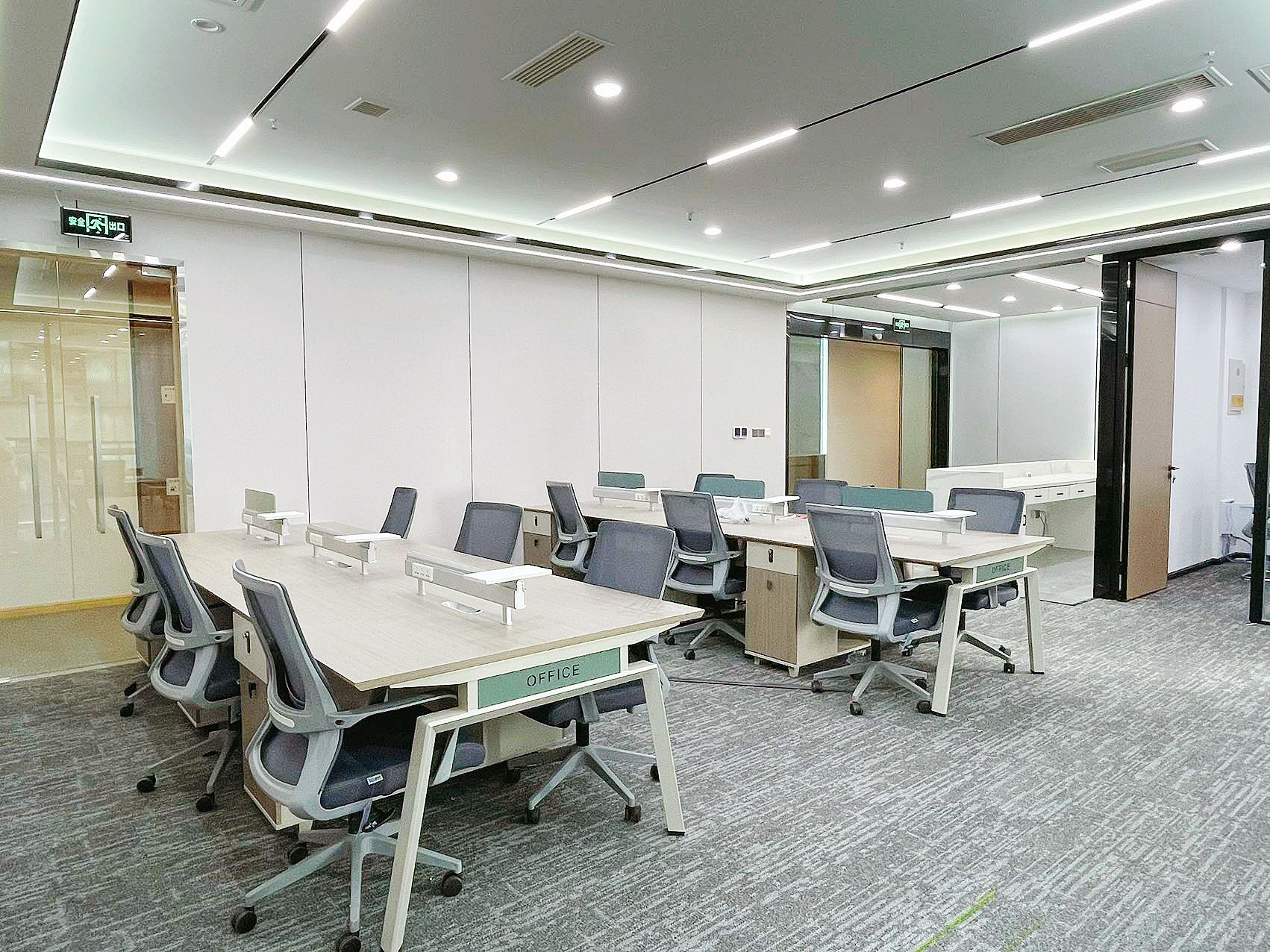 金融城优质电梯口小面积 按套出租 3隔间12工位带前台 含物业费 24小时空调 誉峰国际办公室出租