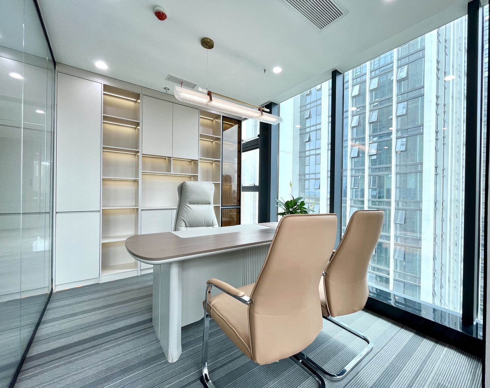 6号线张家寺地铁0距离 104平 2隔间8工位 创业办事处首选 双面采光 24小时空调 香榭国际办公室出租