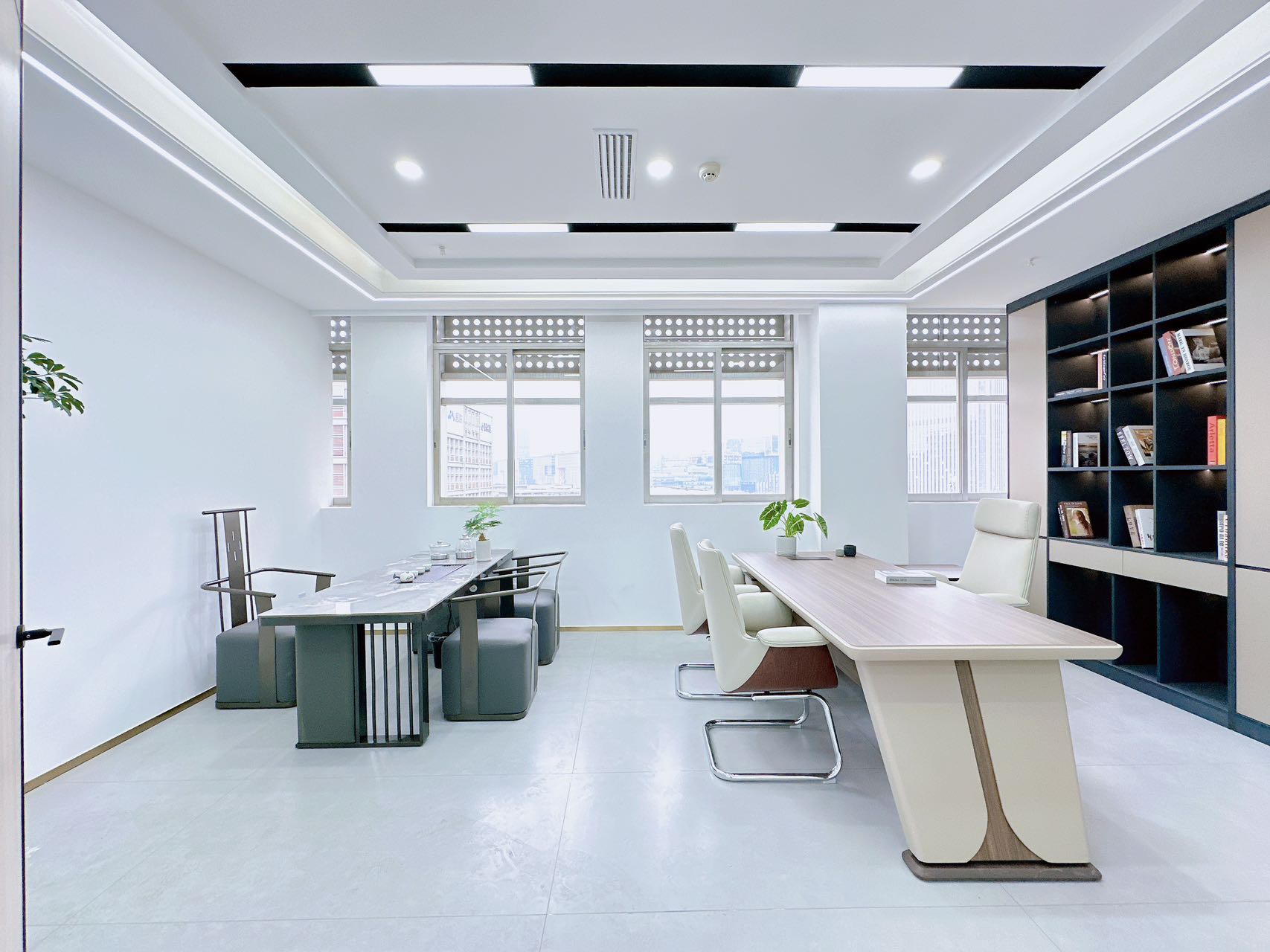 天府三街地铁口软件园B5精装大面积 140-150工位+6个隔间 精装带家具 户型方正 停车收费便宜 软件园办公室出租