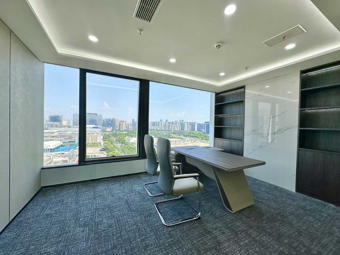 火车南站甲级新装修户型 3隔间1会议室23工位 双面采光 特价含物业费出租 安格斯国际办公室出租