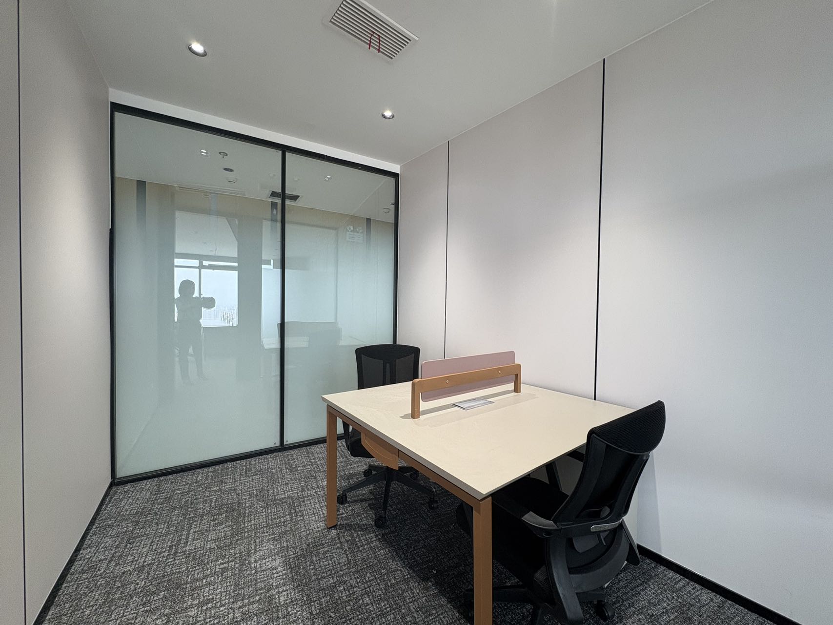 成华区杉板桥地铁 211平方 3隔间24工位 高区视野无遮挡 采光面大 多弗国际办公室出租