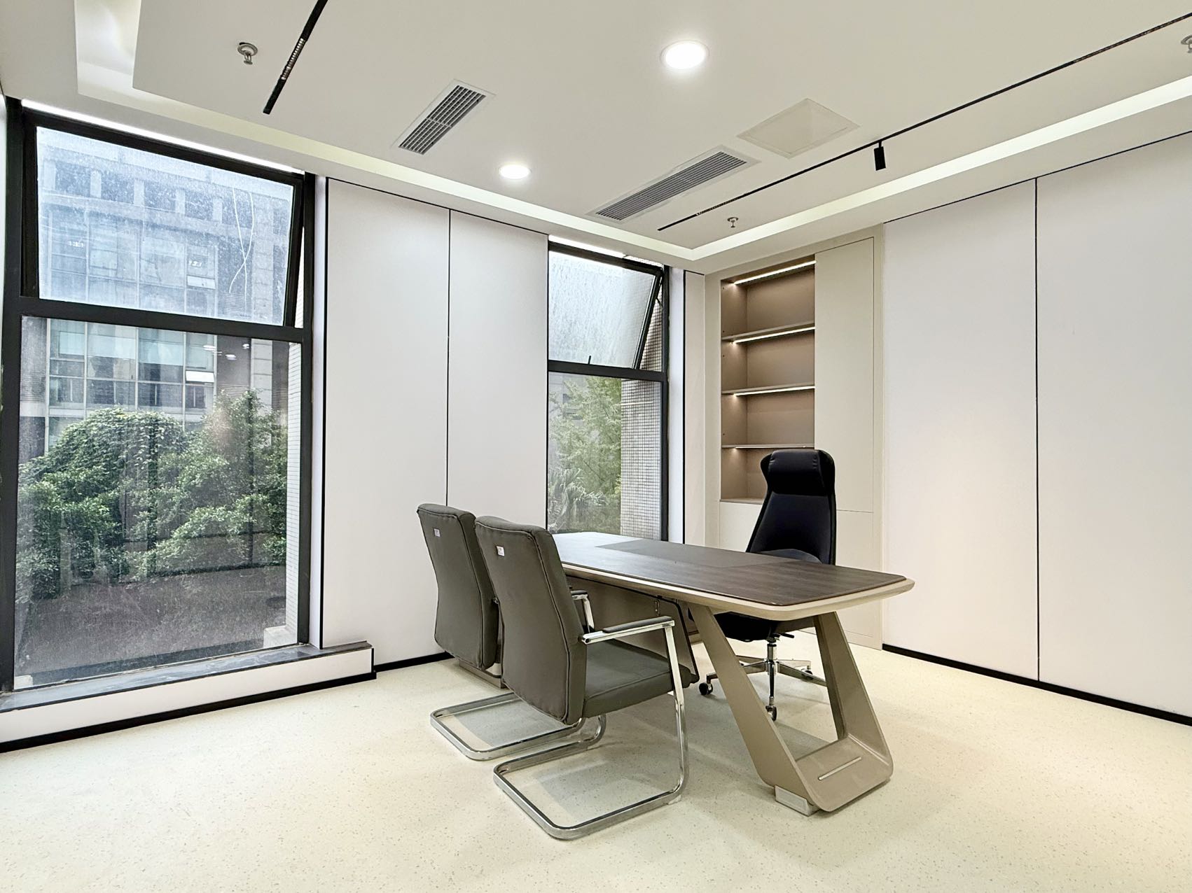 南边6号线金石路地铁口 优质双面采光 336平 6隔间24工位 24小时空调 报价特价含物业 中鼎国际办公室出租