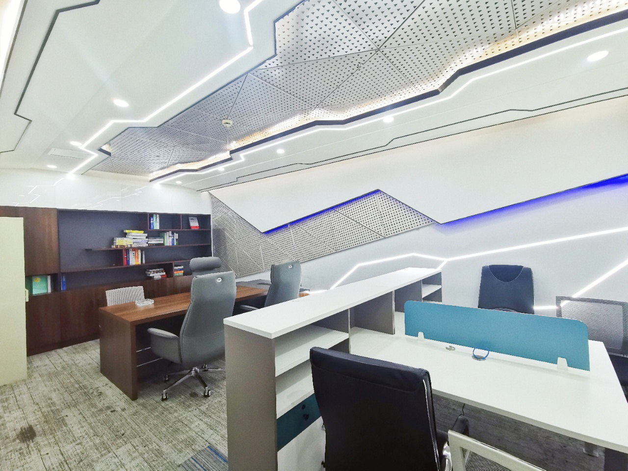 市中心骡马市地铁口泰丰国际精装大面积办公室 双面采光 电梯口户型