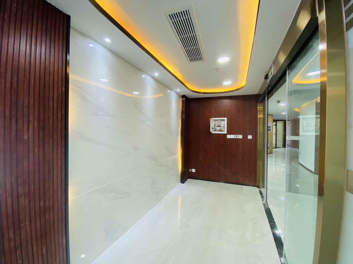 成华区紧邻东郊记忆 杉板桥地铁四五百米 127平 2隔间18工位 高区视野无遮挡看河 拎包入住 多弗国际办公室出租