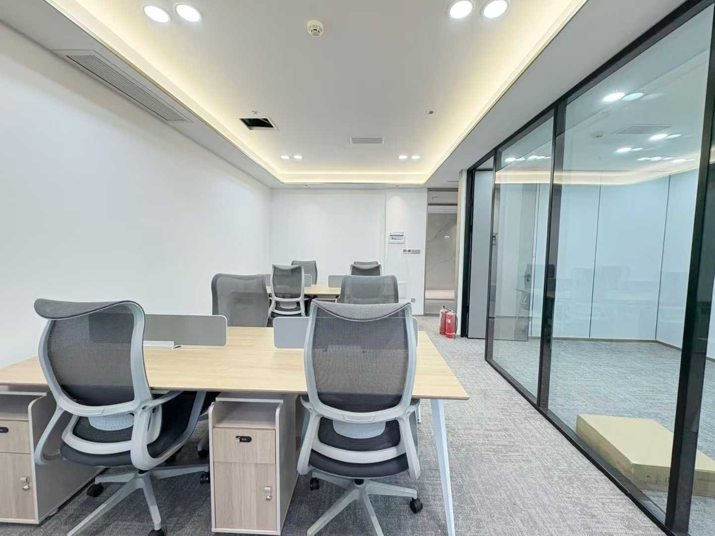 锦江区金石路附近创业小户型 一线江景特价出租 115平3隔间8工位 创世纪广场办公室出租