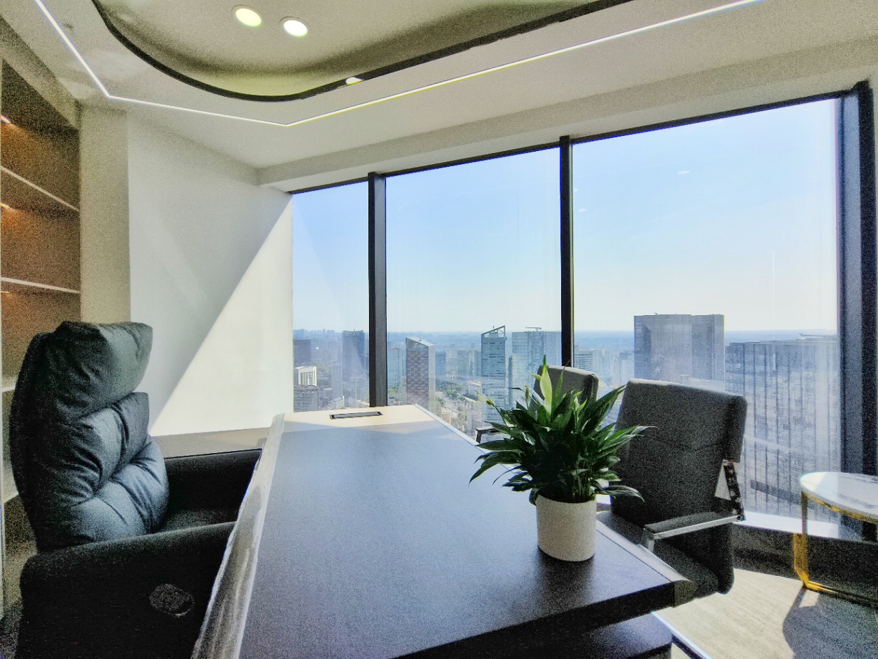 天府广场精品办事处 创业小户型 1隔间6工位 近地铁 交通方便 采光巴适 茂业天地办公室出租