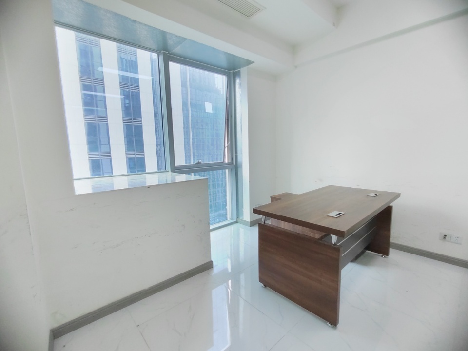 创业首选 高新区世纪城地铁口雄川金融中心60平小面积办公室 精装带家具