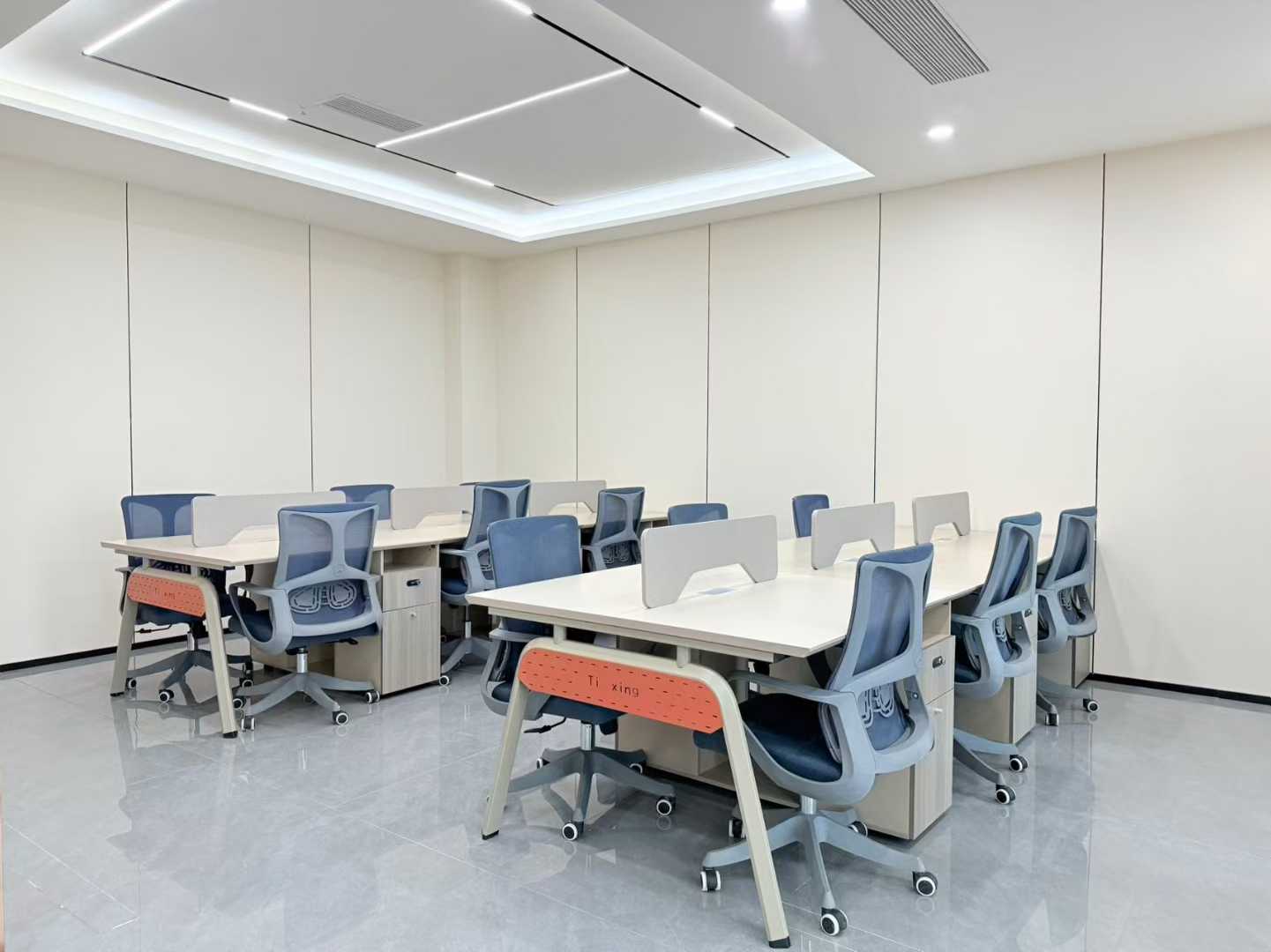 人民北路甲级写字楼 近地铁 147.7平 3隔间12工位 整层打造 电梯口 环境舒适 北成8号办公室出租