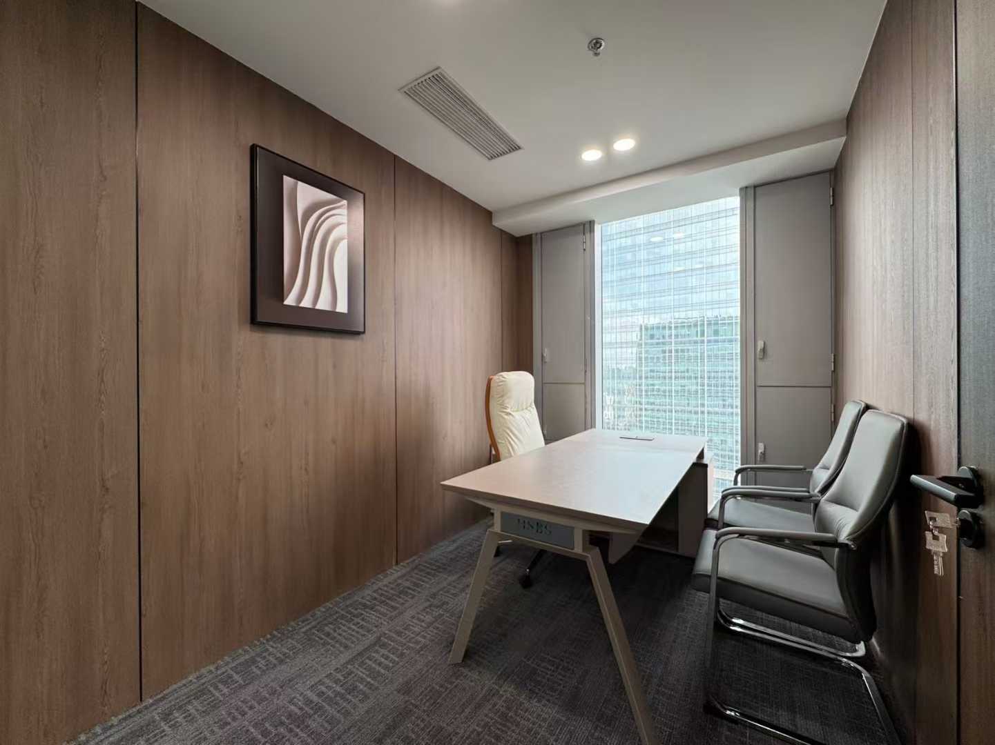 市中心春熙路商圈地铁口 282平方 4隔间27工位 工区24小时 大老板间商务配套齐全 银石广场办公室出租