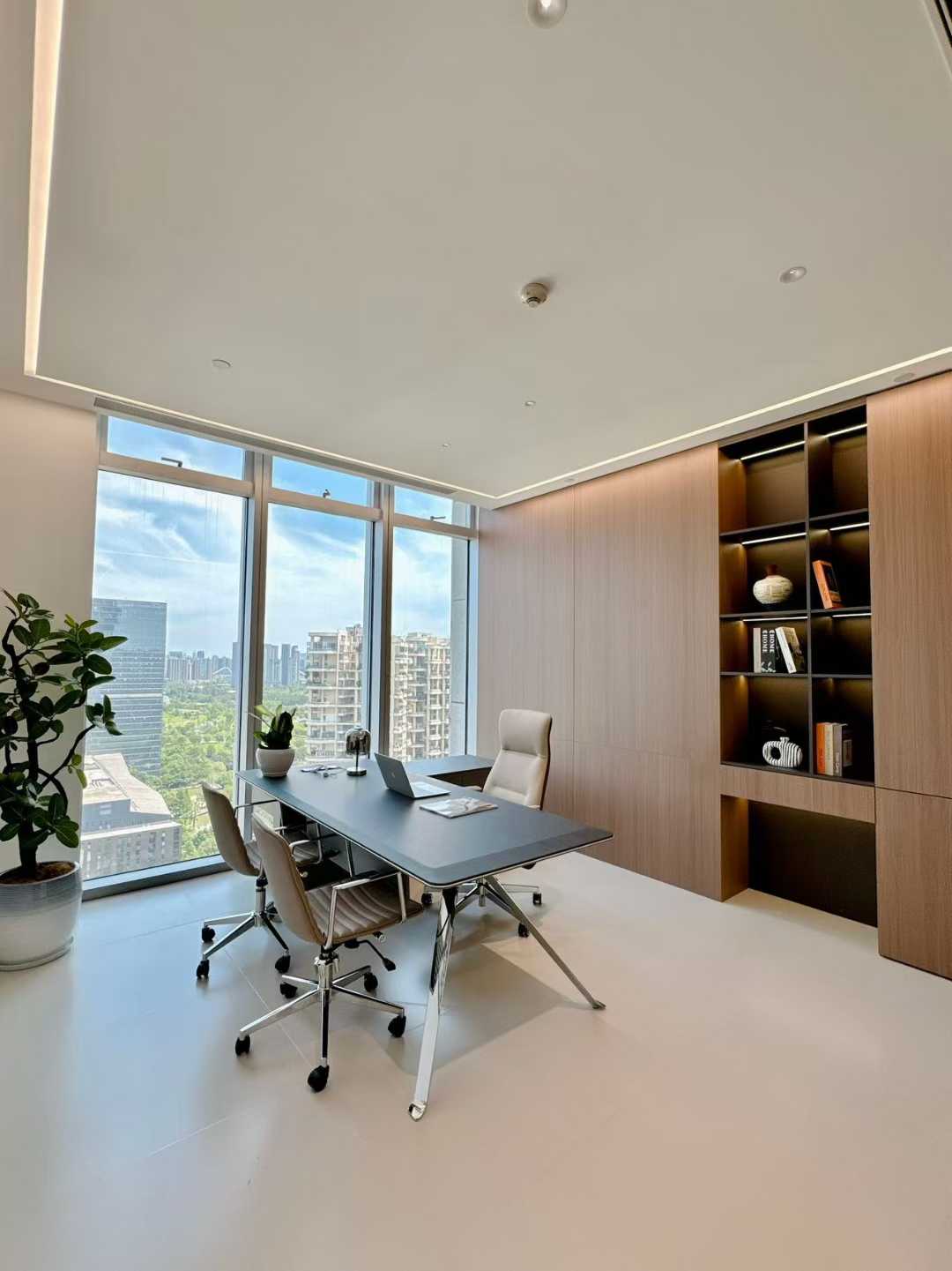 高新世纪城超甲写字楼 225.43平 4隔间15工位 绝佳视野 稀缺小面积 棕榈泉办公室出租