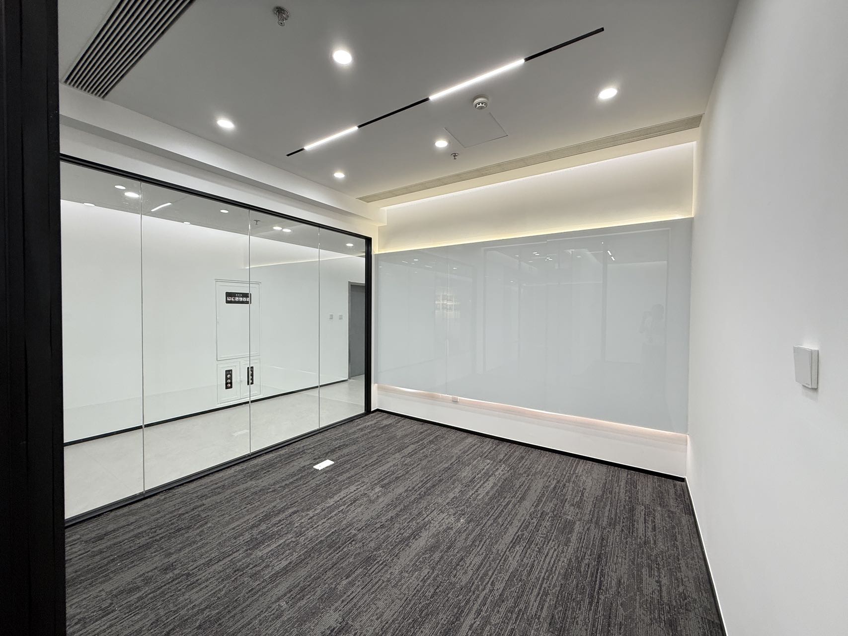 天府五街园区办公 自然氧吧园区精装现房 3隔间15工位 按套出租精装带家具 含物业费 软件园D4办公室出租