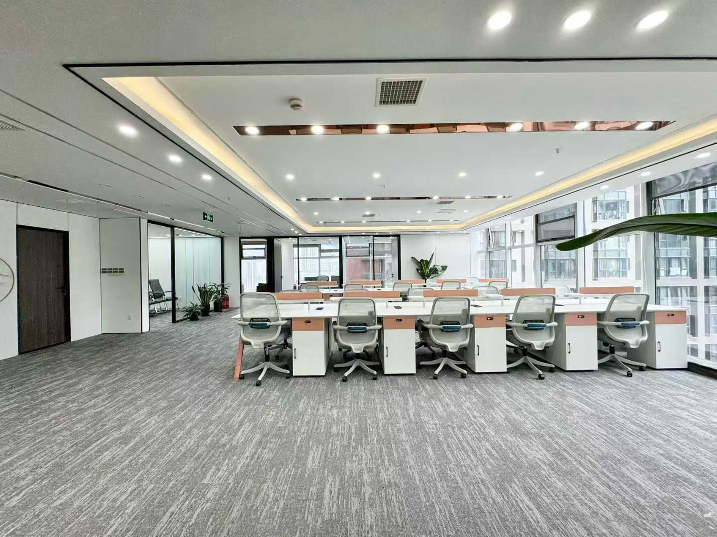 天府三街甲级双面采光户型 300平 5隔间32工位 朝东南 大落地玻璃 精装出租 香年广场办公室出租