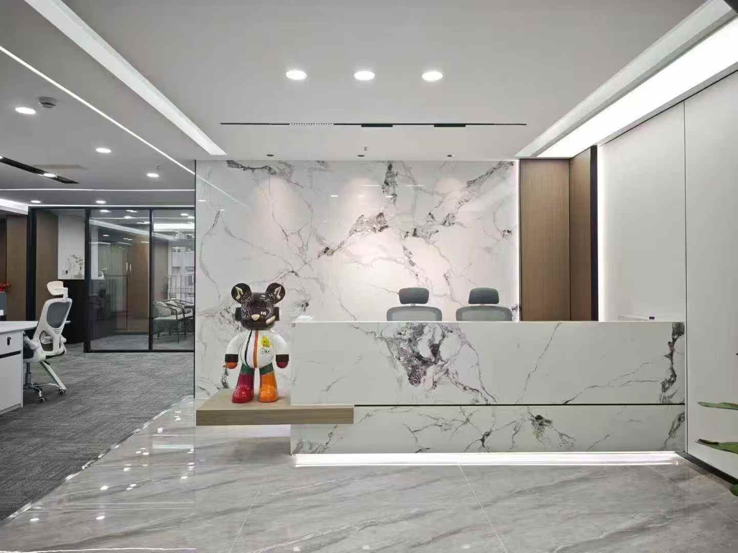 5号线市一医院地铁三四百米 283平方 5隔间25工位 电梯口户型 24小时空调 整层打造 天府新谷办公室出租