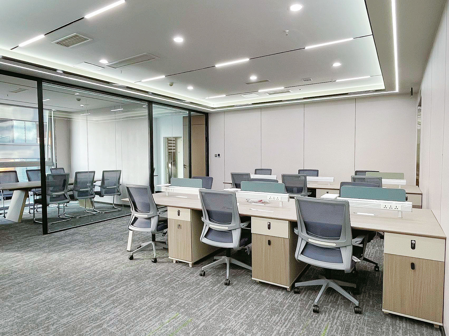 金融城优质电梯口小面积 按套出租 3隔间12工位带前台 含物业费 24小时空调 誉峰国际办公室出租