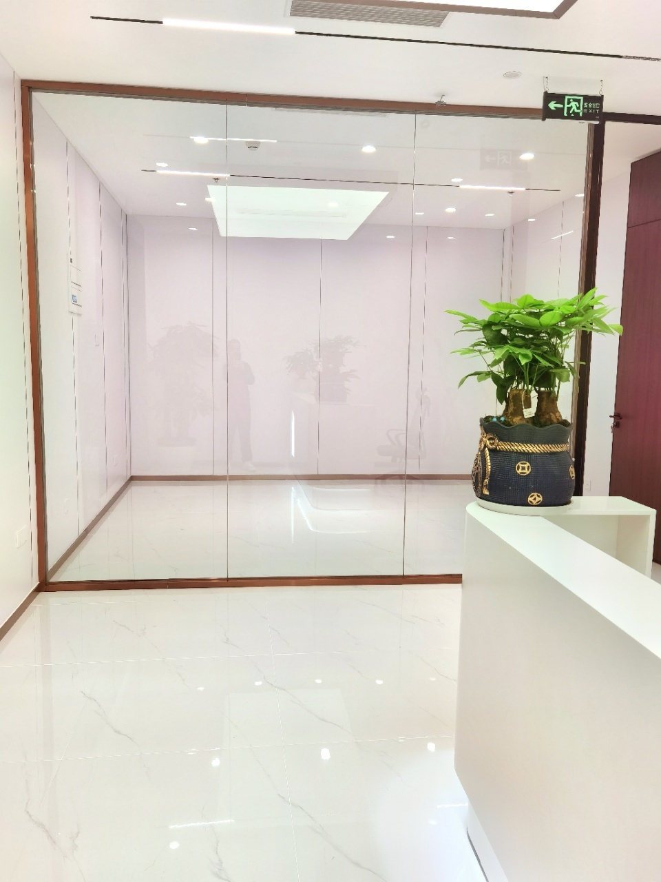 东大路甲级品质楼盘 158平方 4隔间18工位带前台 高档家具 落地窗视野开阔 光环中心办公室出租