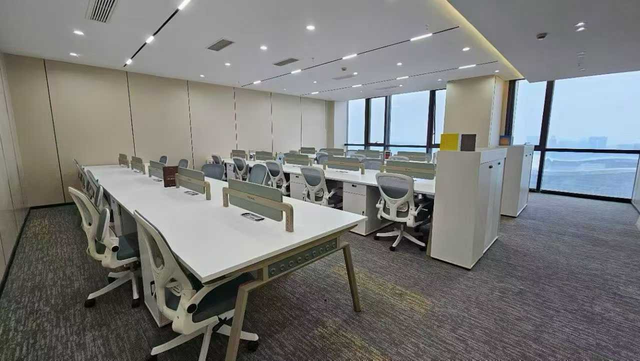 高新区孵化园核心CBD位置 360平 5隔间30工位 电梯口 动静分区 高区视野巴适 阳光金融国际中心办公室出租