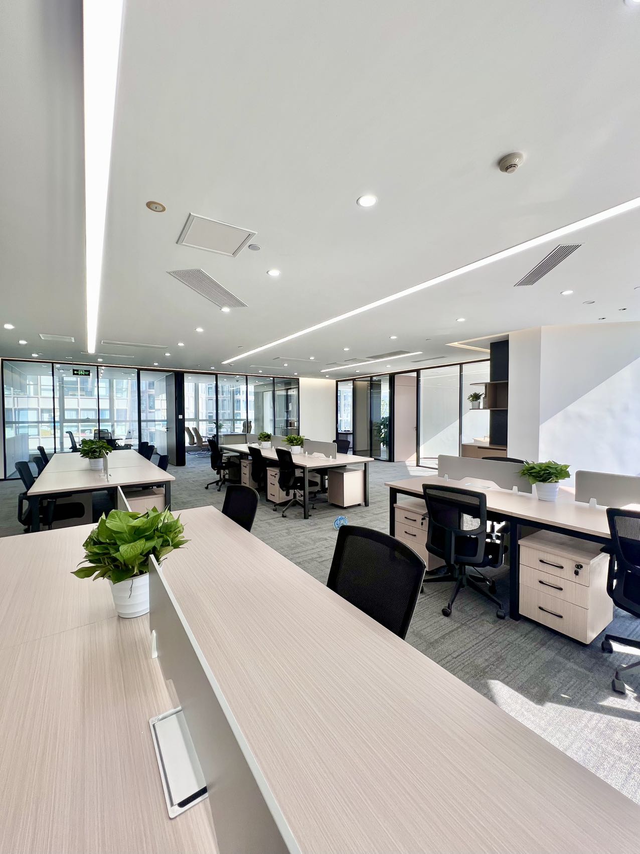 天府三街甲级品质楼盘 395.61平方 6隔间39工位 大落地创 采光视野好 希顿国际办公室出租