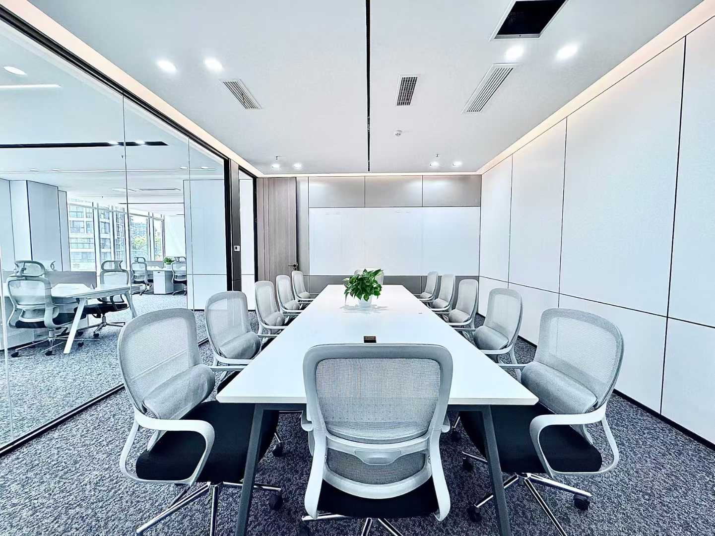 红牌楼新楼精装大面积 635.5平 6隔间+60工位+1大会议室 24小时空调 电梯口 鼎冠中心办公室出租