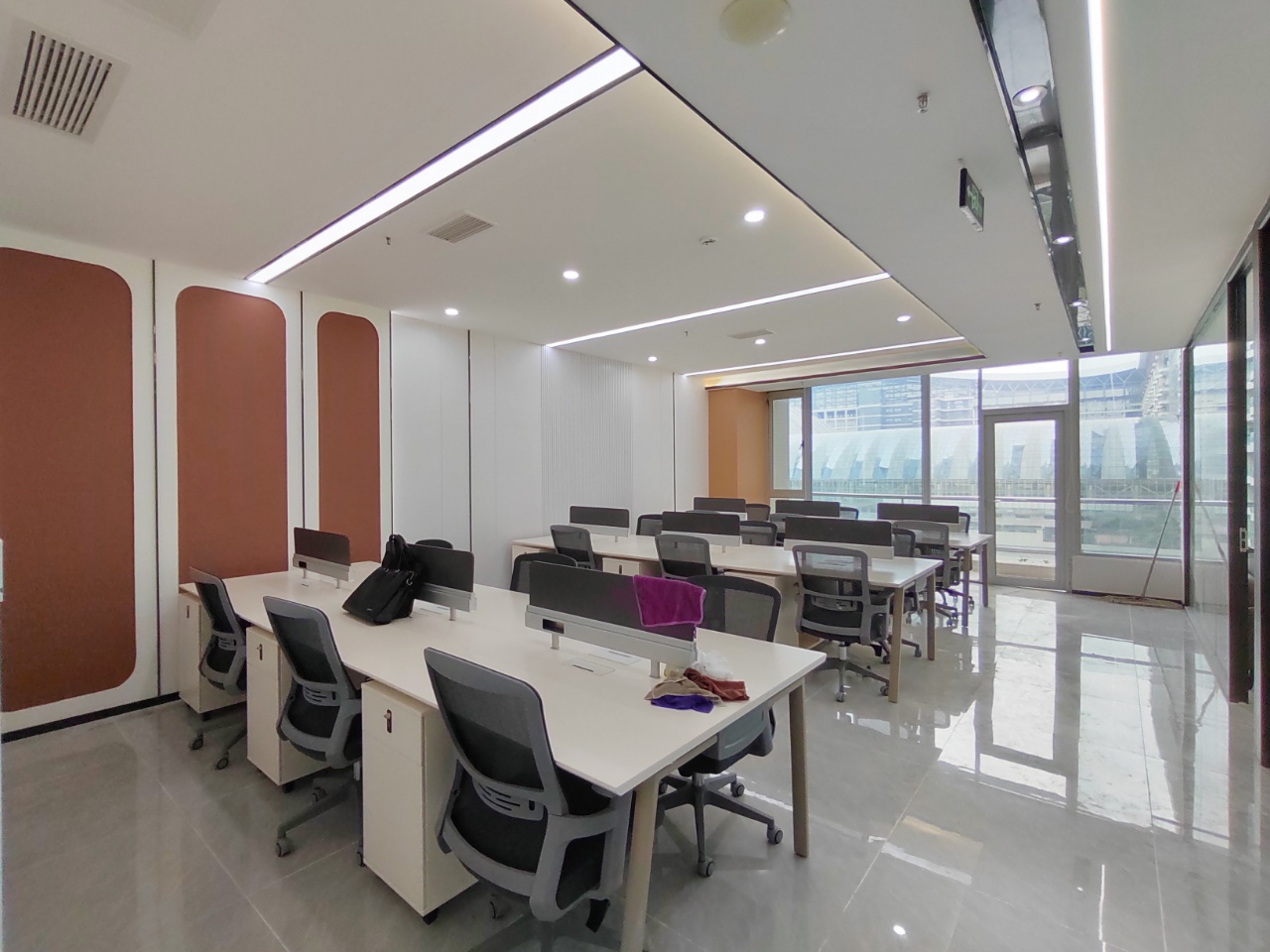 高新区环球中心精装192平办公室 无空调加时费 户型方正 采光通透