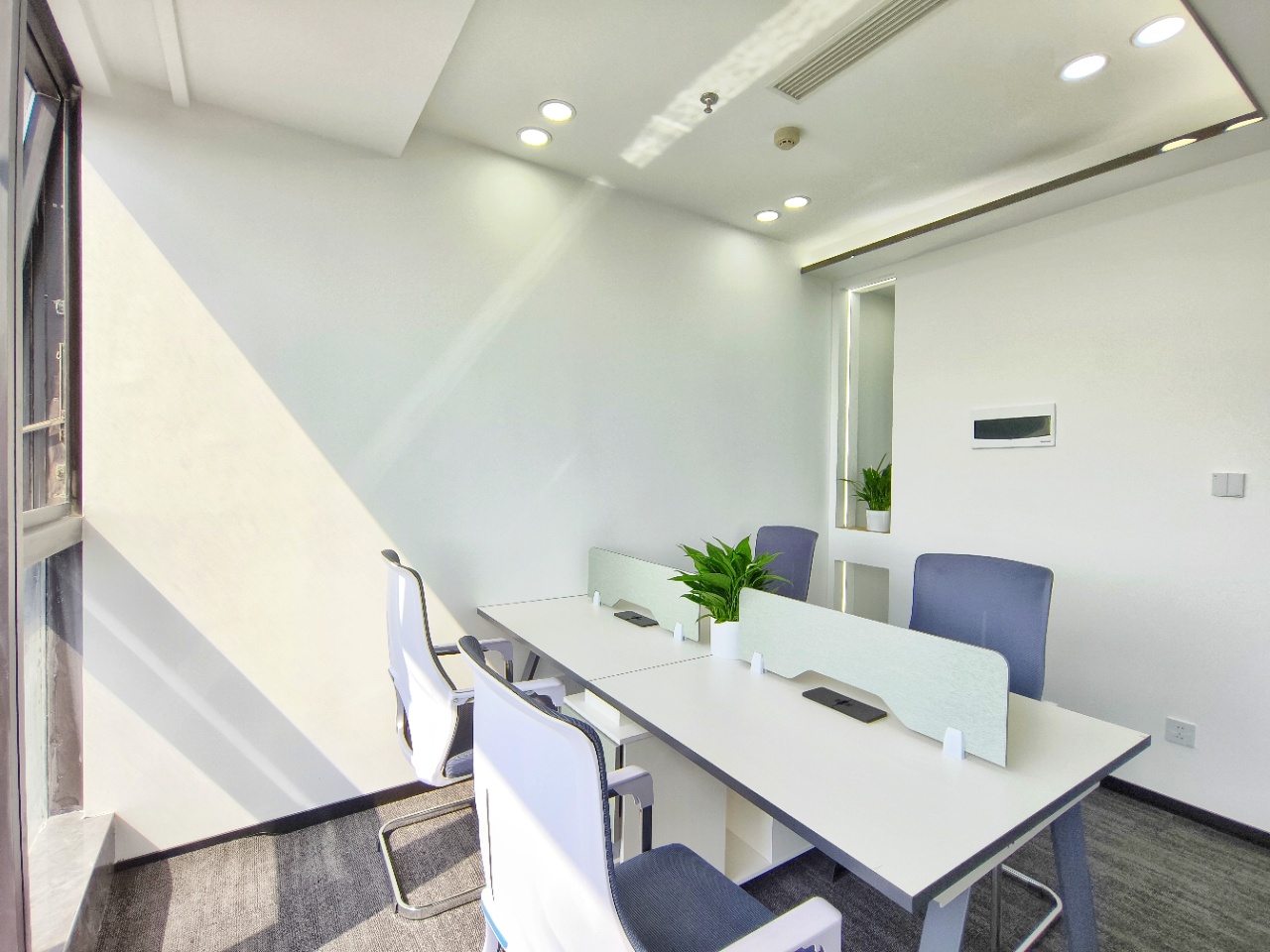 天府广场精品办事处 创业小户型 1隔间6工位 近地铁 交通方便 采光巴适 茂业天地办公室出租