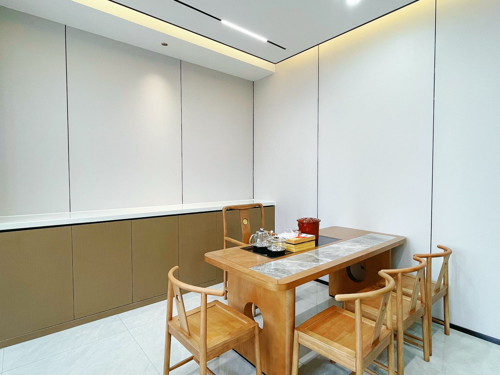 金融城甲级楼盘大面积 按套出租 8隔间1会议室42工位 电梯口户型 中航国际广场办公室出租