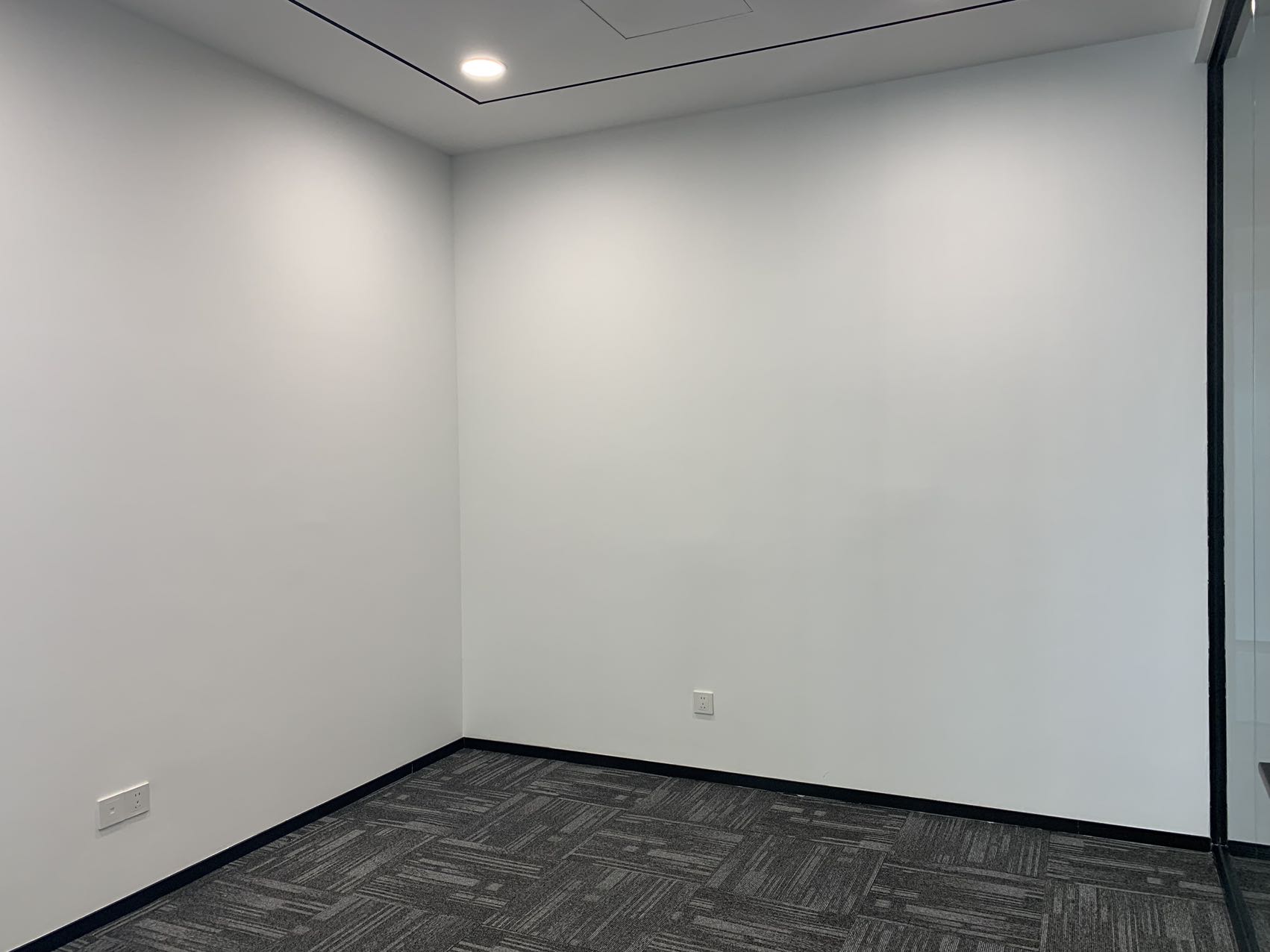 锦江区东湖公园地铁口 200平方米 3隔间30工位 精装带家具  采光面大 华润广场办公室出租