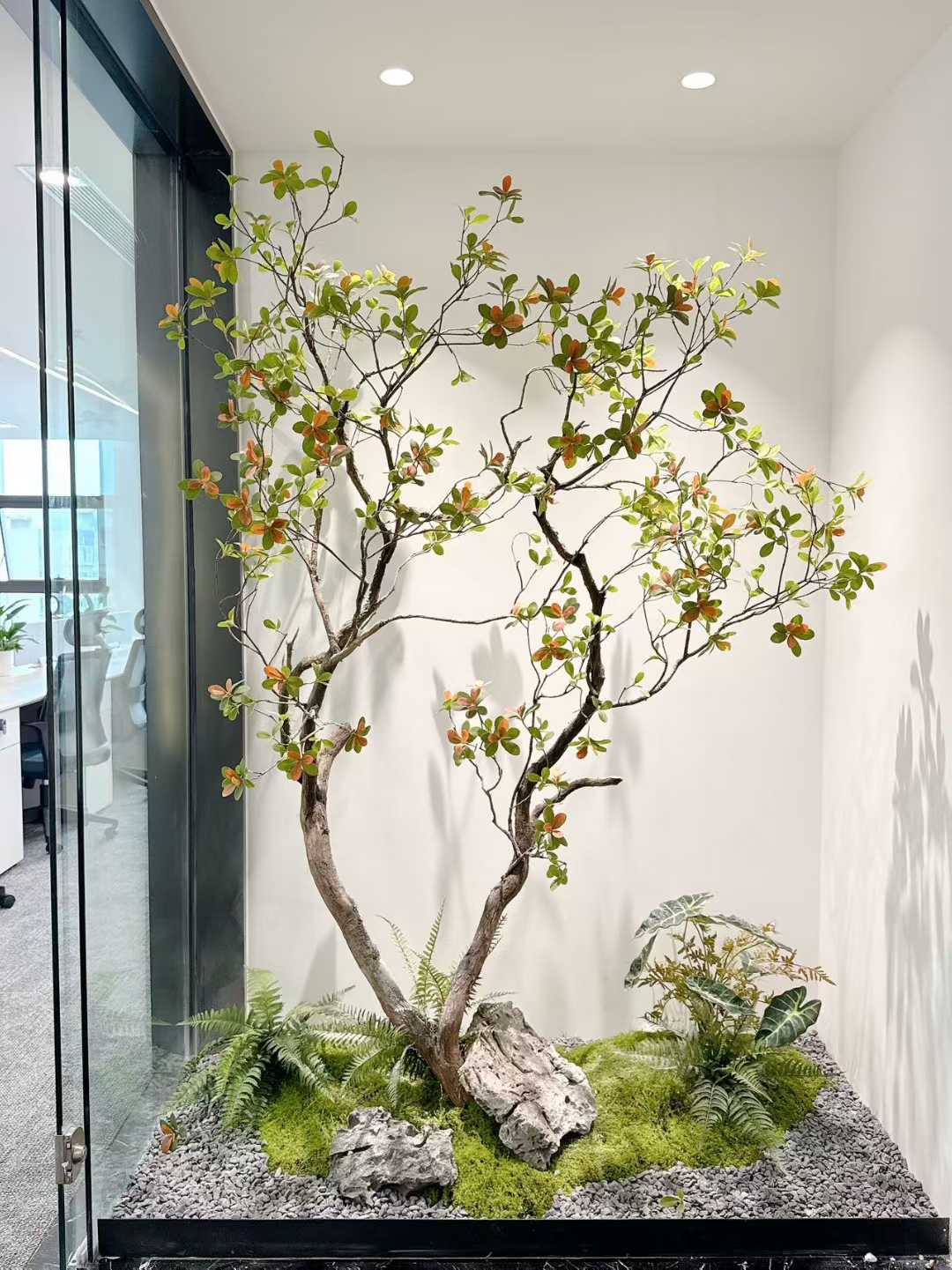 高新区三线交汇-孵化园地铁400米 3隔间30工位或者5隔间15工位 户型通透 含家具 中航国际交流中心办公室出租